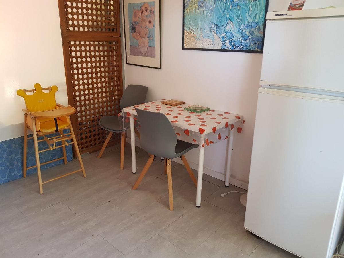 La Croisee Des Chemins Acomodação com café da manhã Calvisson Exterior foto
